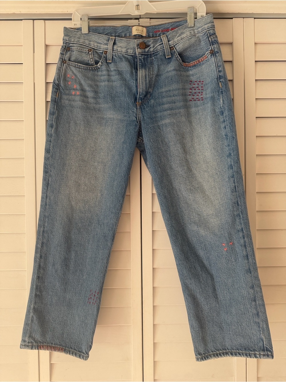 AO.LA Alice Olivia Star Embroidered Straight Leg Jeans Light Wash Size 30